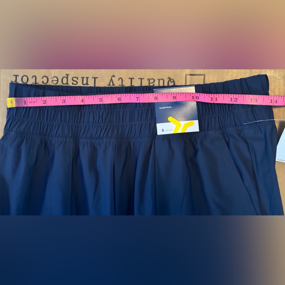 Old Navy High Rise Tapered SleekTech Go-Dry Small Petite - Picture 7 of 9